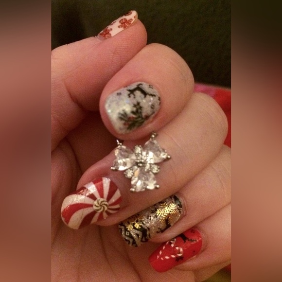 Charmed Aroma Necklace - Picture 2 of 2